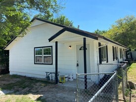 Building Photo - 1016 N Roosevelt Ave