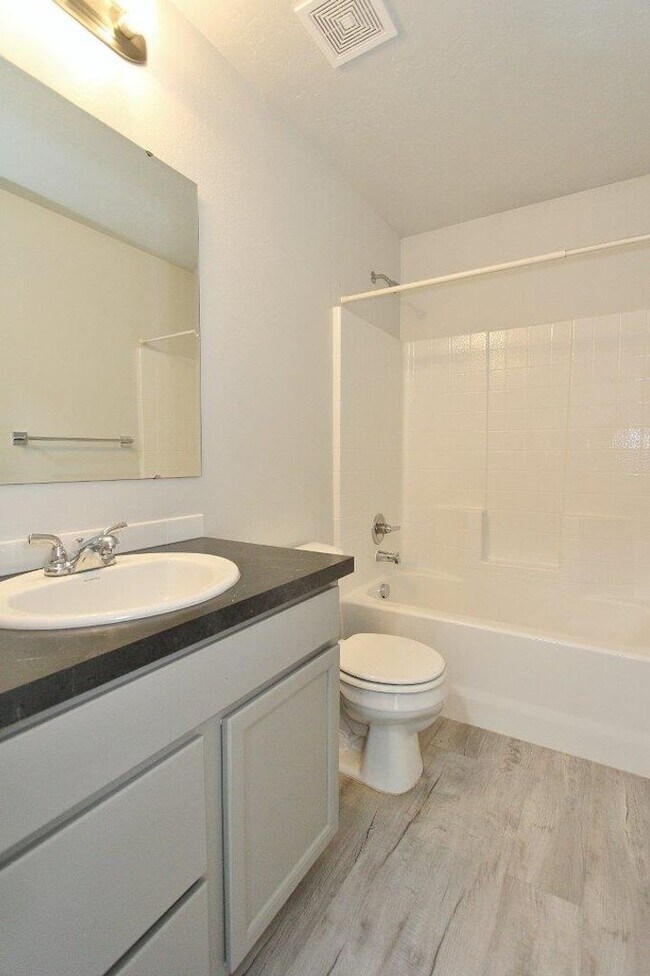 Building Photo - Single-Level Home In Quiet Neighborhood