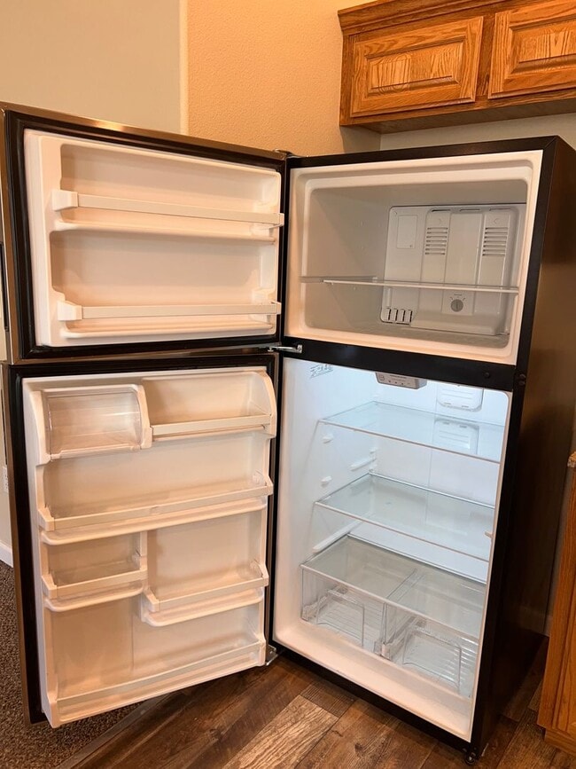 Building Photo - ~~Newer 3 BEDROOM Fernley Home~~