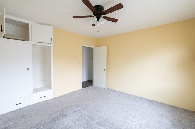Building Photo - 207 Mayflower Ave