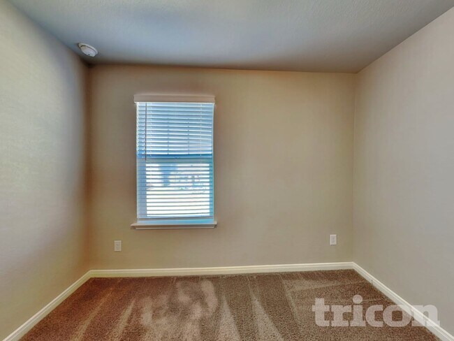 Building Photo - 13630 Paxton Blvd