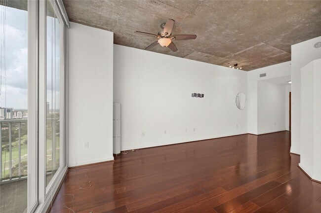 Building Photo - 5925 Almeda Rd