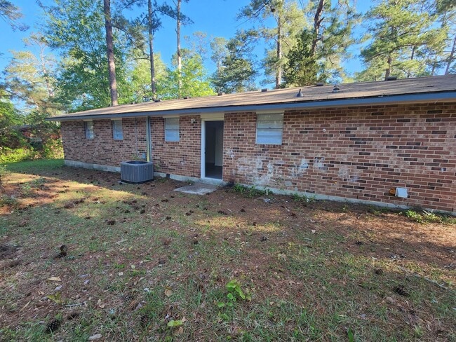 Building Photo - Coming soon! Section 8 accepted! 4 Bedroom...