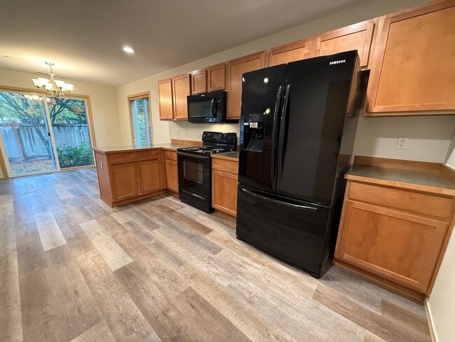 Building Photo - 3 Bedroom DuPont Home for Rent