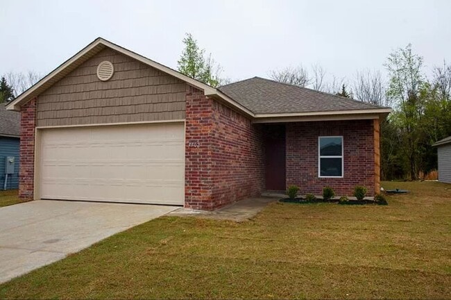 Primary Photo - 4-Bedroom, 2-Bathroom West Fayetteville Ho...