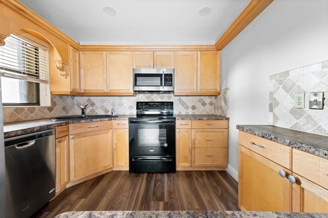 Building Photo - 3757 Cocoplum Cir