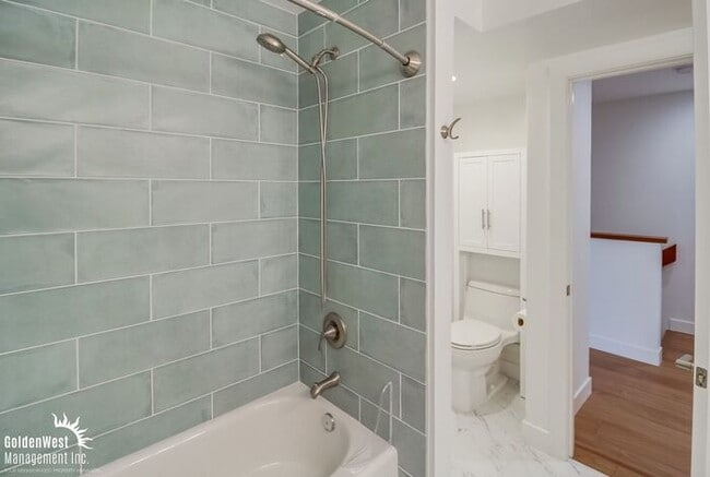 Building Photo - Modern 2Bdm 1.5Ba Townhome in Point Loma w...