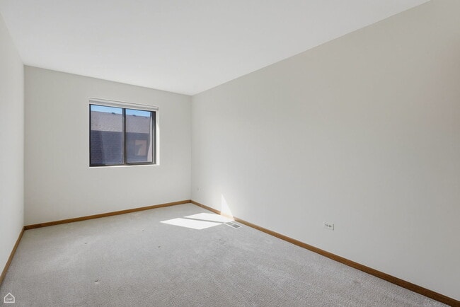 Building Photo - 187 Uteg St
