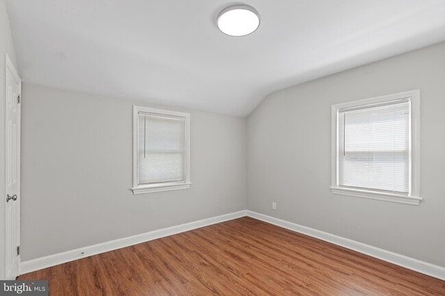 Building Photo - 4816 Woodlawn Dr