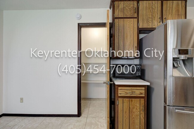 Building Photo - 10912 N Blackwelder Ave