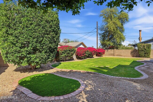 Building Photo - 2644 S Butte Ave