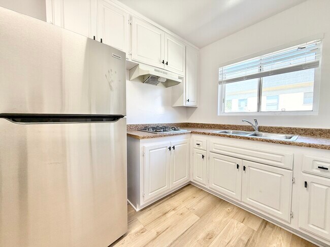 Building Photo - 1541 N Formosa Ave