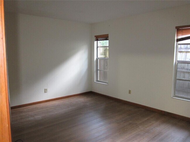 Building Photo - 1209 SW 80th Dr