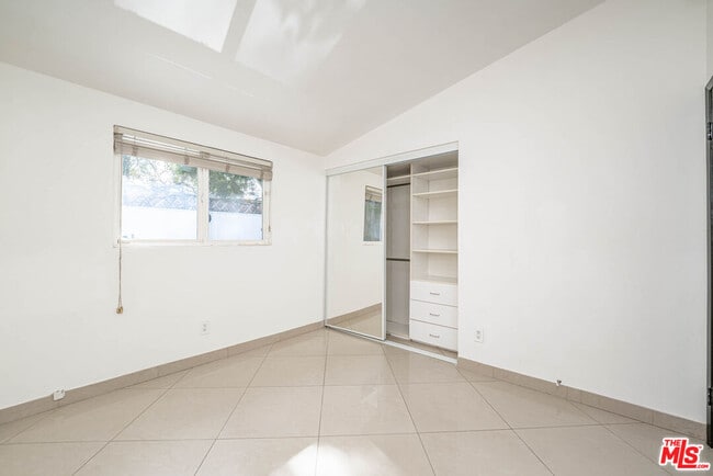 Building Photo - 20746 Clarendon St