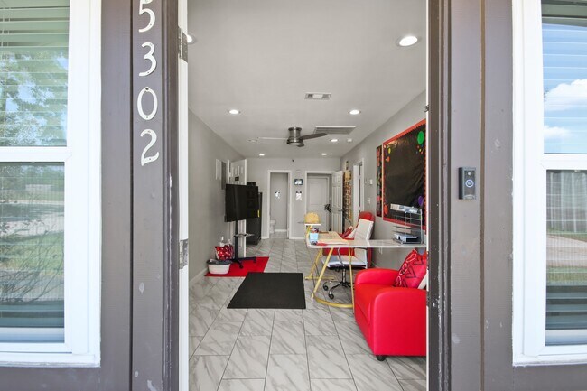 Building Photo - 5302 Treaschwig Rd