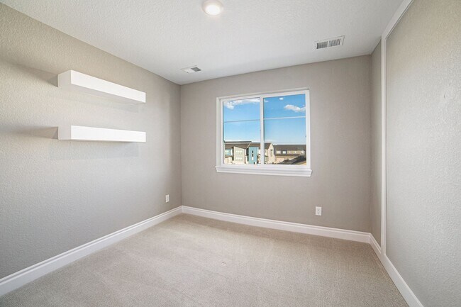 Building Photo - Gorgeous Townhome at Victory Ridge!