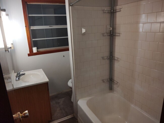 Building Photo - Vintage 2 Bedroom home near downtown Lake City