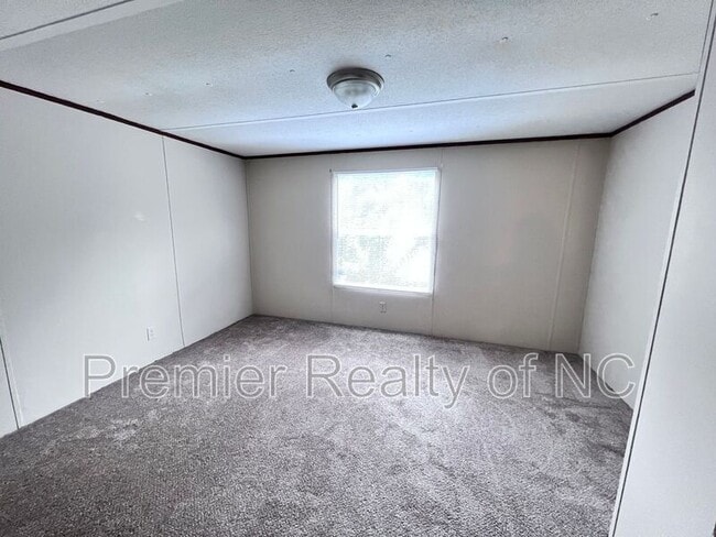 Building Photo - 273 Deer Run Dr