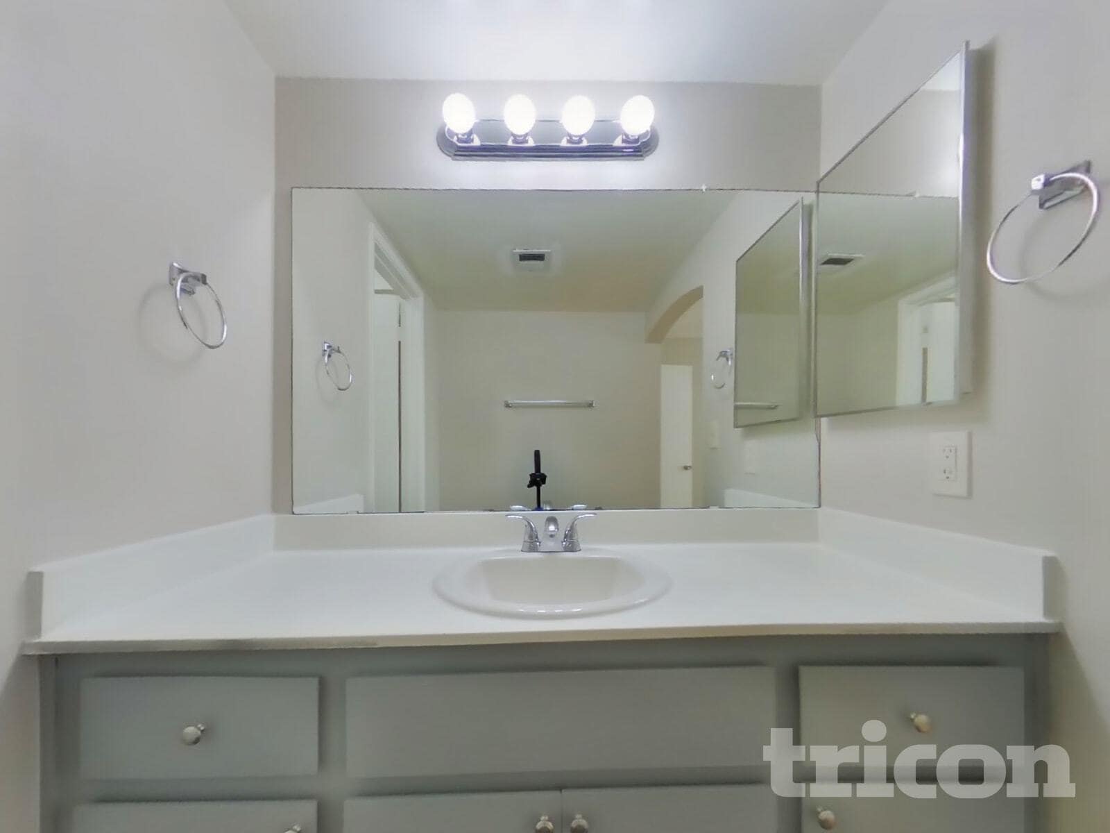 Building Photo - 3613 W Oakland St