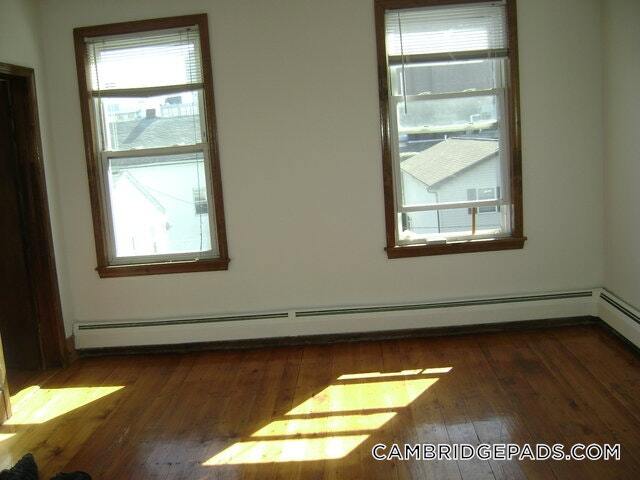 Building Photo - 167 Charles St