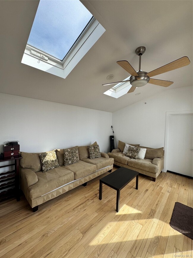 Building Photo - 16 Florida St