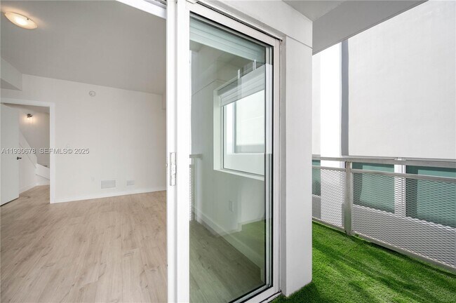 Building Photo - 1712 SW 2nd Ave