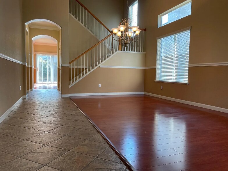 Building Photo - 9649 Anton Oaks Way