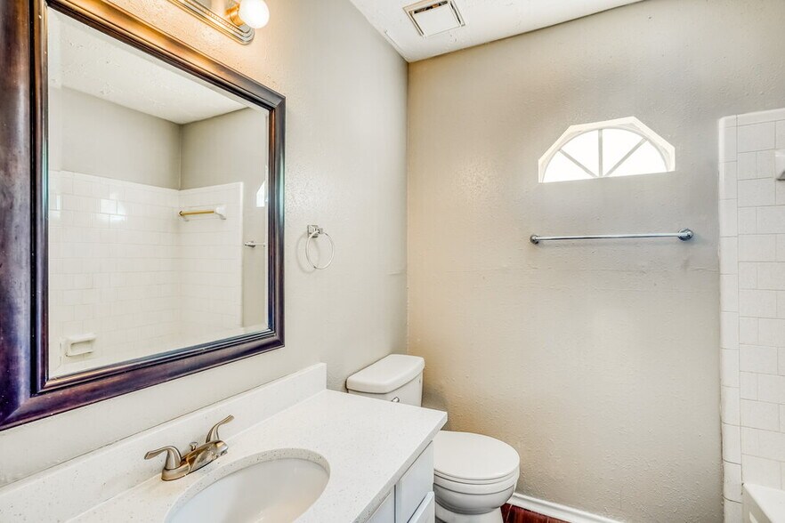 Building Photo - 20110 River Brook Dr