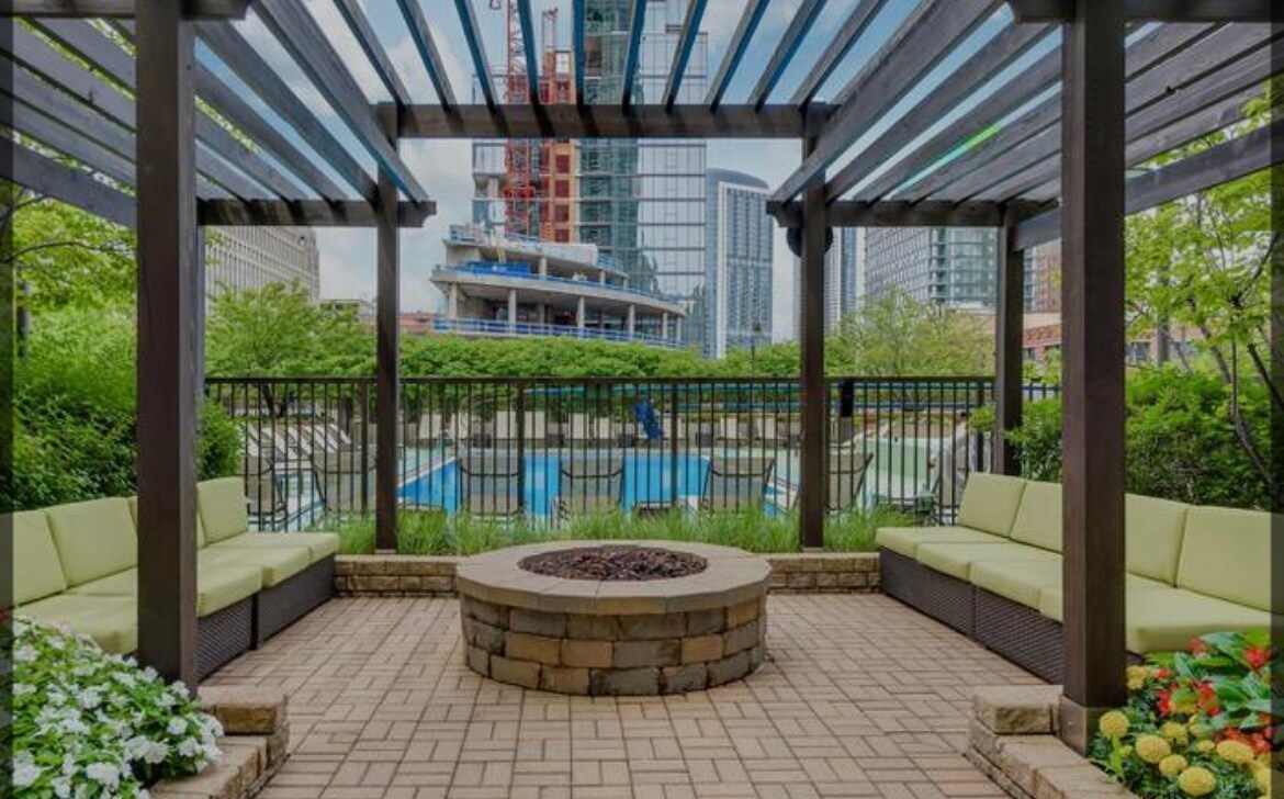 Building Photo - 400 N La Salle Dr