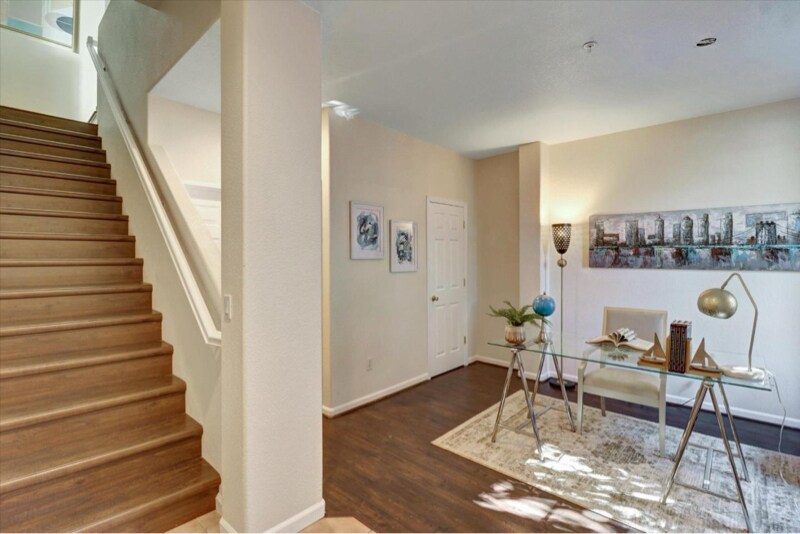 Building Photo - 22657 Town Dr