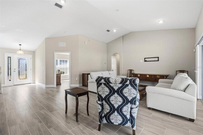 Building Photo - 8 Creek Ct