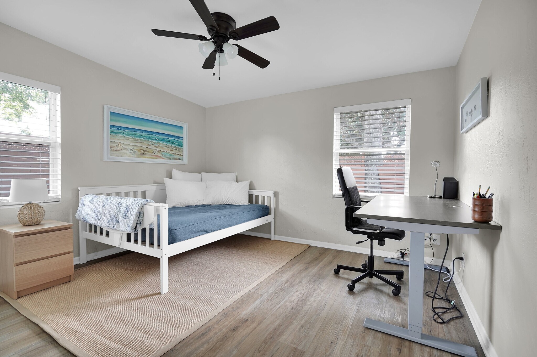 Building Photo - 826 5th Ave N