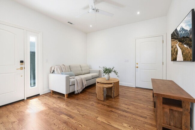 Building Photo - 802 NW D St