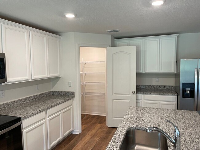 Building Photo - Like new 5/3/2 with screened in porch and much more...