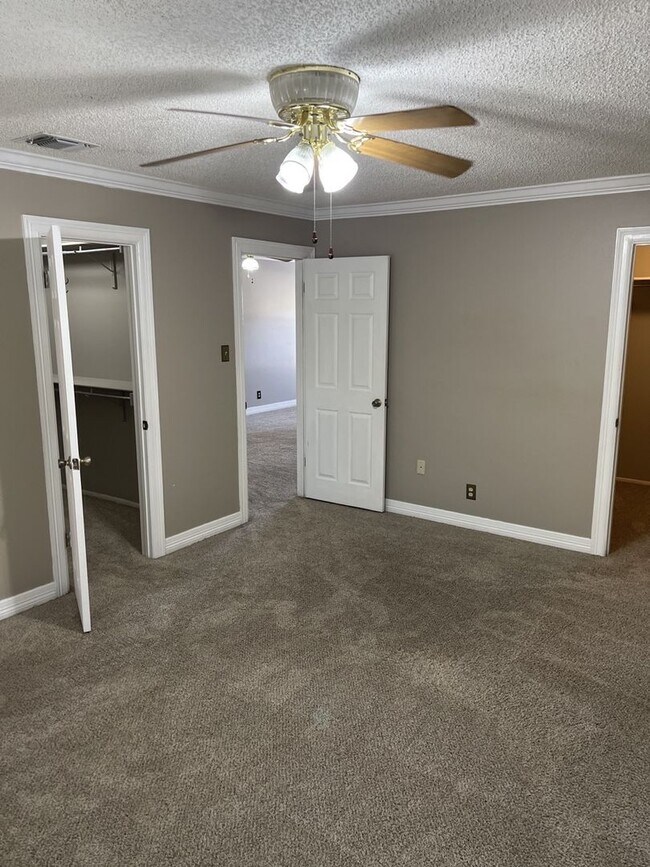 Building Photo - THE GARDENS OF CANYON