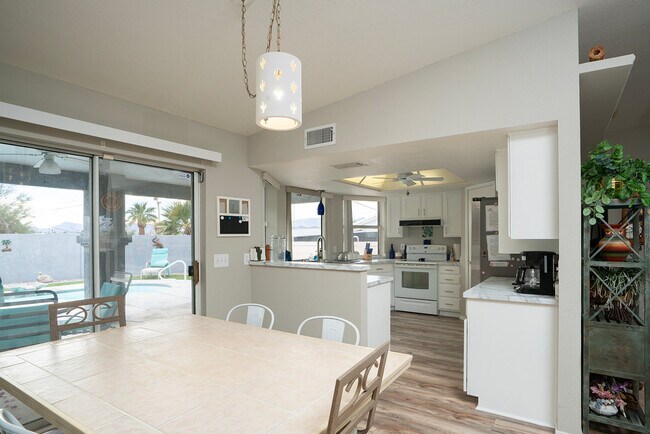 Building Photo - 1746 Cliffrose Dr