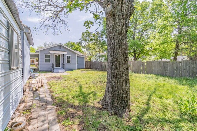 Building Photo - Beautiful home in a great location