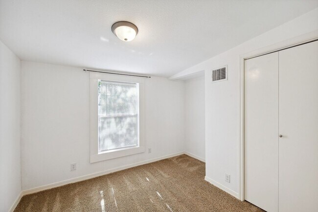 Building Photo - 3 Bedroom Single Family Home in San Antonio