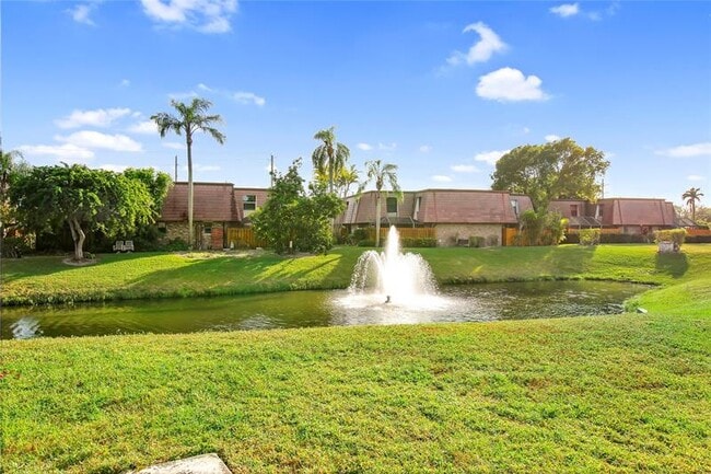 Building Photo - 7801 Courtyard Run W