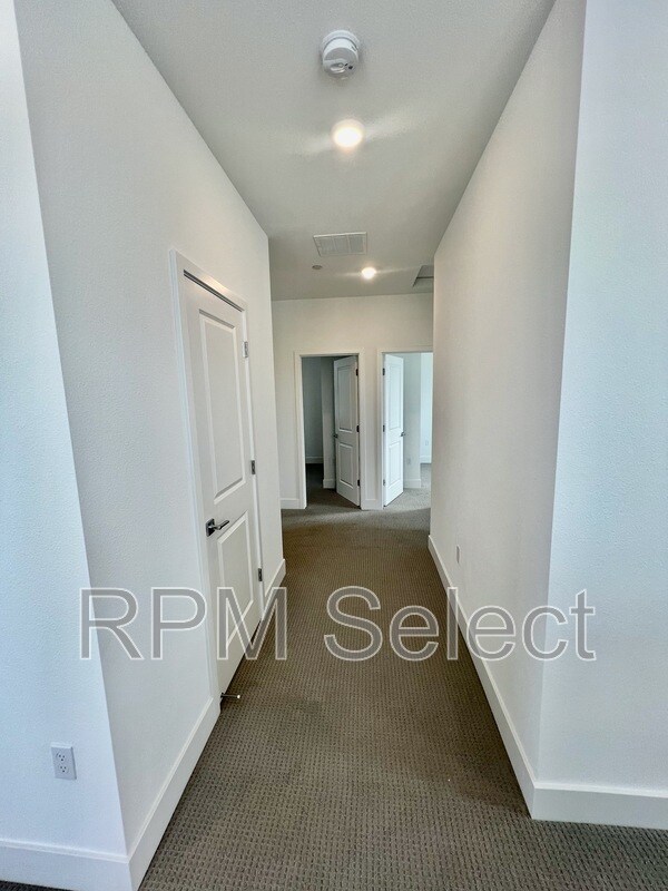 Building Photo - 2604 Atascadero Dr