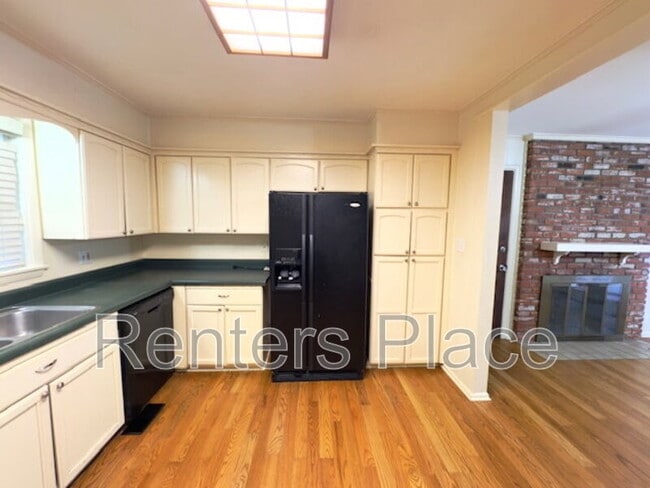Building Photo - 5637 S Yorktown Pl