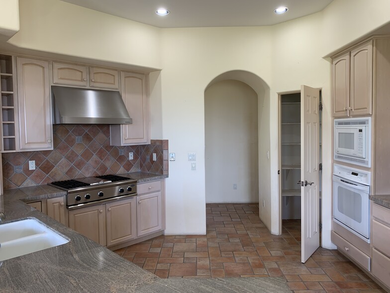 Catalina Foothills 4 bedroom 4 bath Home located in prestigious Canyon Ridge. 270-degree VIEWS! - 4667 N Rocky Crest Plz