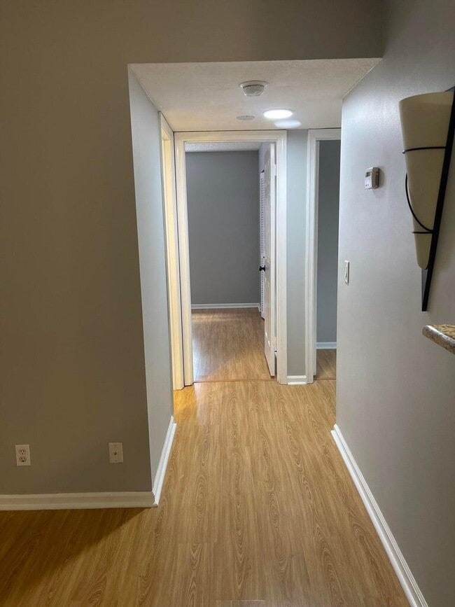 Building Photo - 4237 Oak Terrace Dr