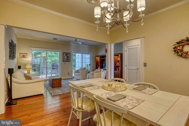 Building Photo - 28463 Pinehurst Cir