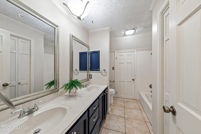 Building Photo - 101 Wisteria Dr