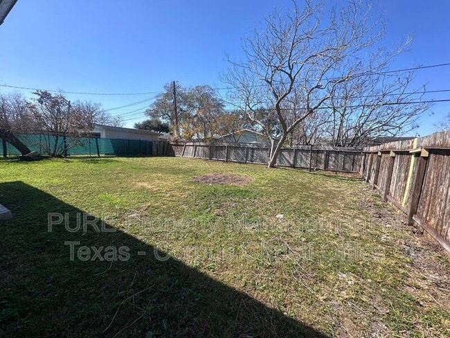 Building Photo - 538 Chase Dr