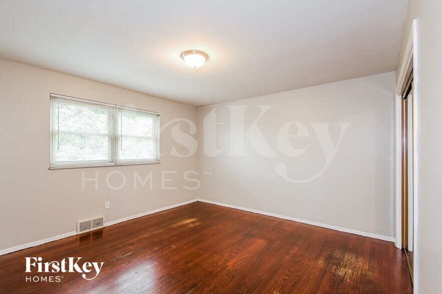 Building Photo - 3915 Rodapa Dr