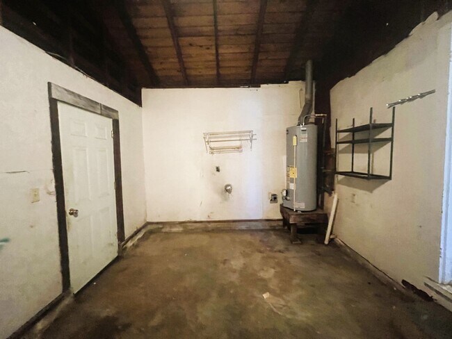 Building Photo - 5216 Foster Dr