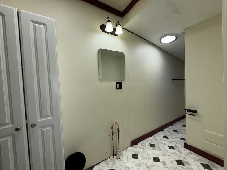 Building Photo - 51 Front St