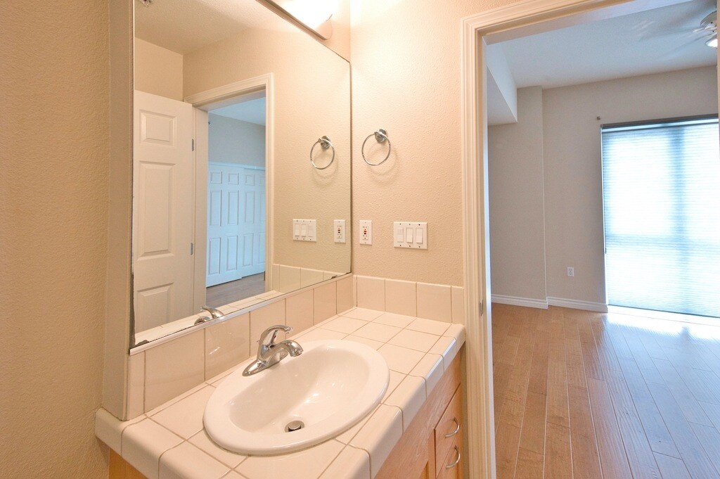 Building Photo - 1240 India St